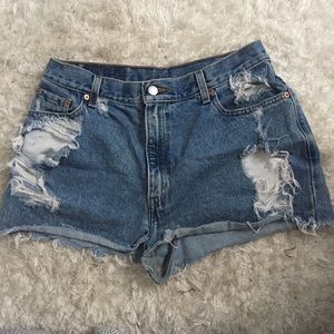 Distressed & High-Waisted Levi’s Booty Shorts
